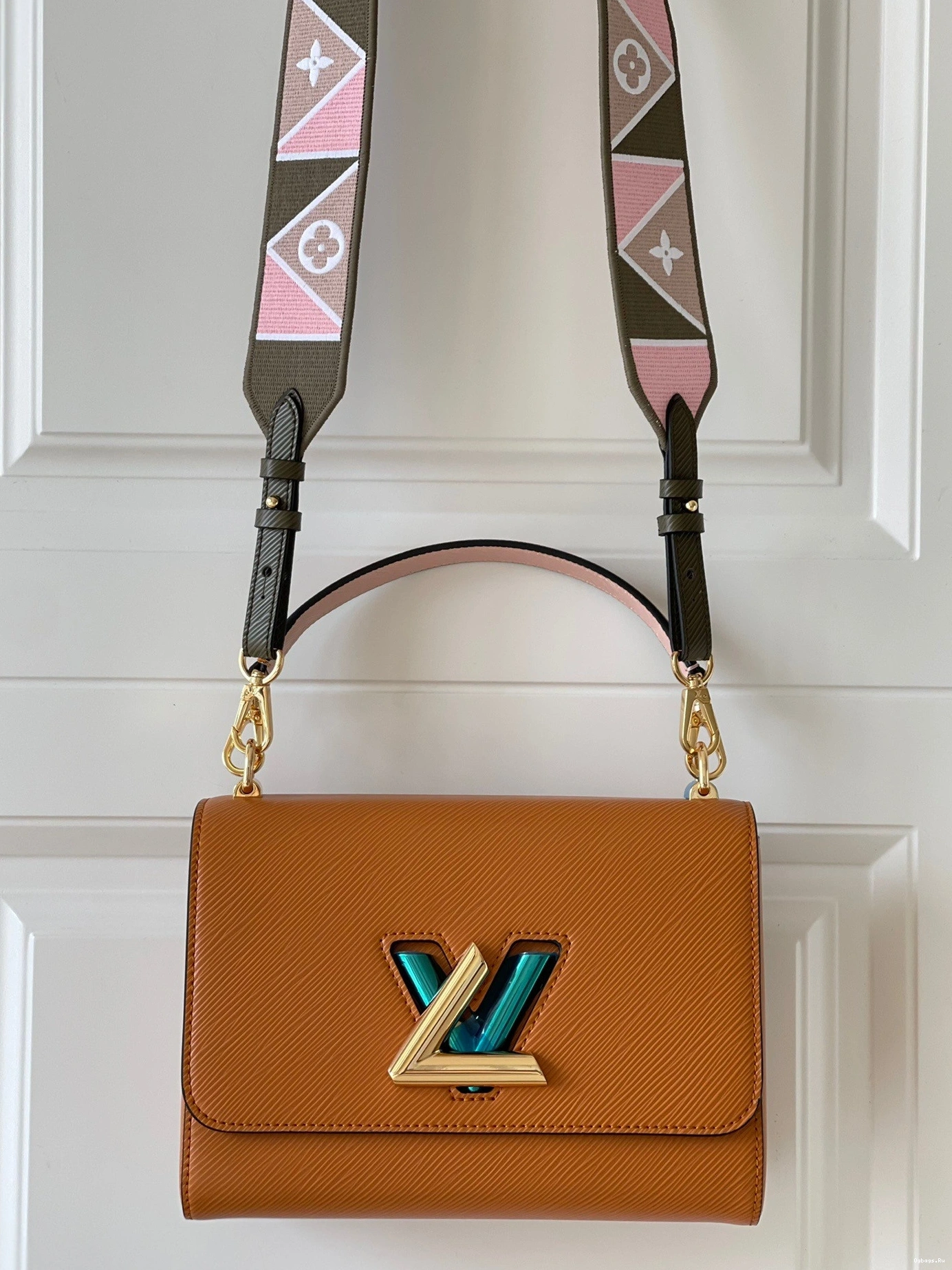 VUITTON TWIST MM LOUIS 0114